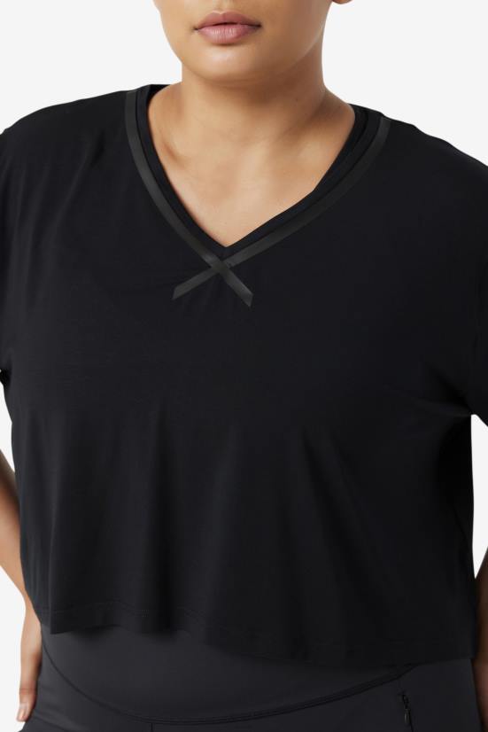 שָׁחוֹר FILA שחור fila fi-lux hi-low crop top 68LF1917